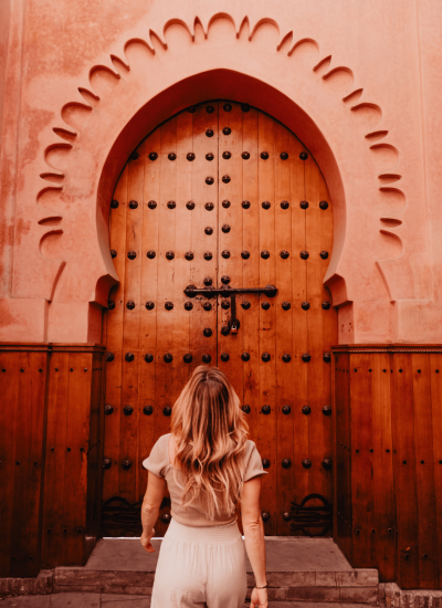 Contact MarrTours guide welcoming travelers in Marrakech Medina for a private tour